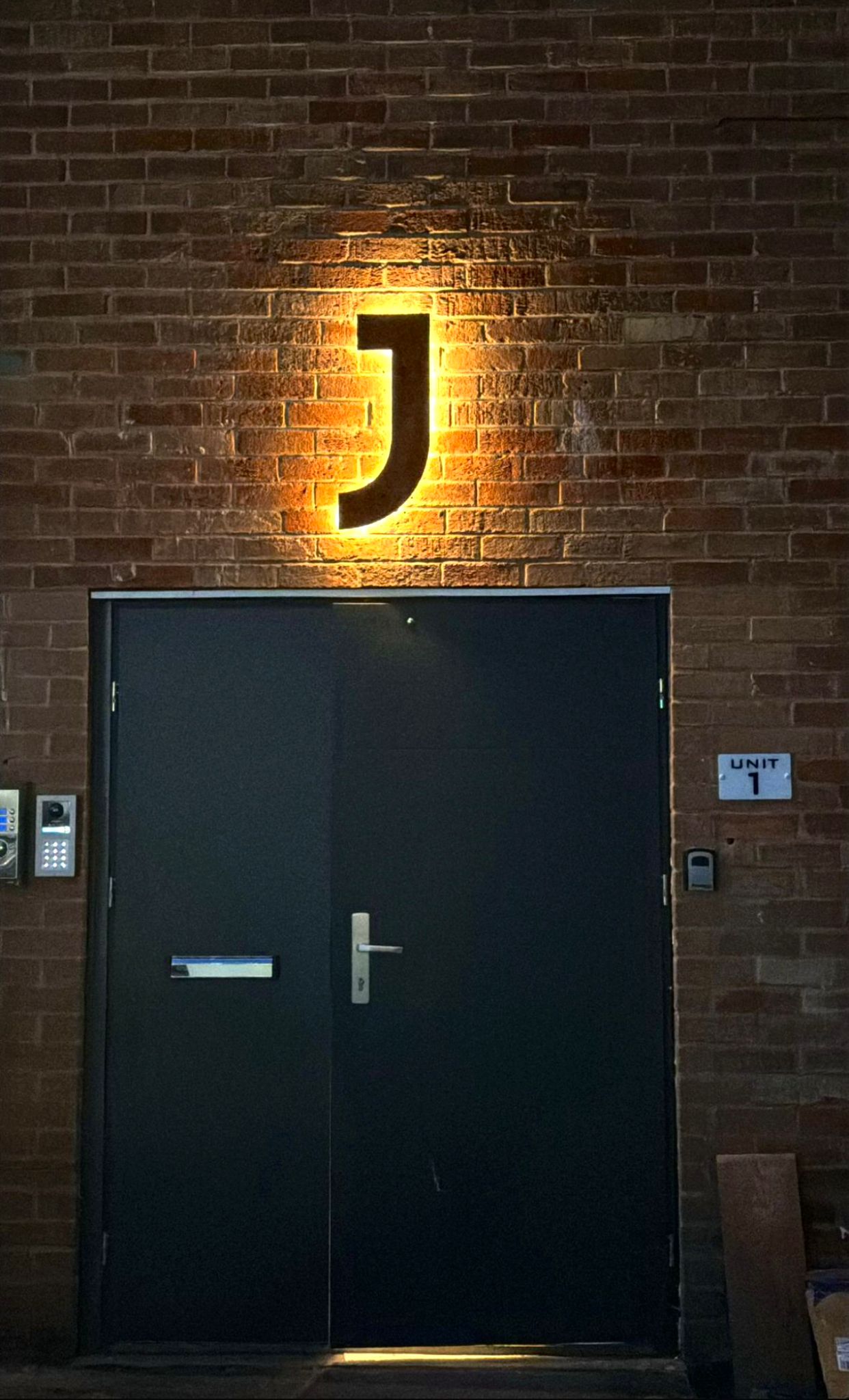 Illuminated signage lighting installation